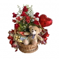 Arranjo de 6 rosas vermelhas com chocolate, pelúcia e balão