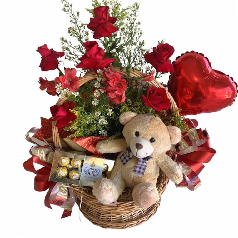 Arranjo de 6 rosas vermelhas com chocolate, pelúcia e balão Arranjo de 6 rosas vermelhas com chocolate, pelúcia e balão