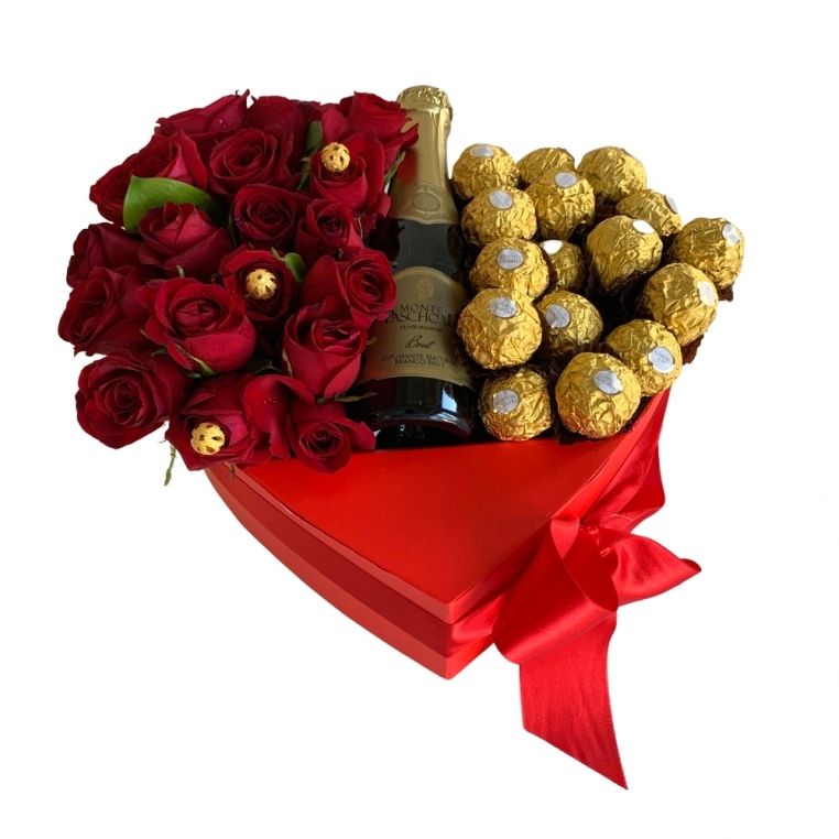 Coração de rosas com chocolate e espumante Coração de rosas com chocolate e espumante