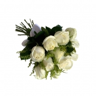 Buquê com 12 rosas brancas