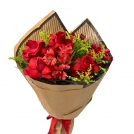 Buquê com 6 rosas vermelhas e chocolate