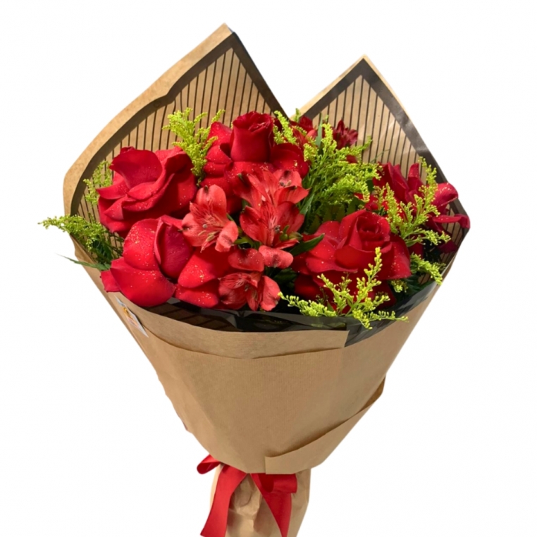 Buquê com 6 rosas vermelhas e pelúcia Buquê com 6 rosas vermelhas e pelúcia