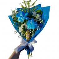 Ramalhete com 2 Rosas Azuis e Chocolate