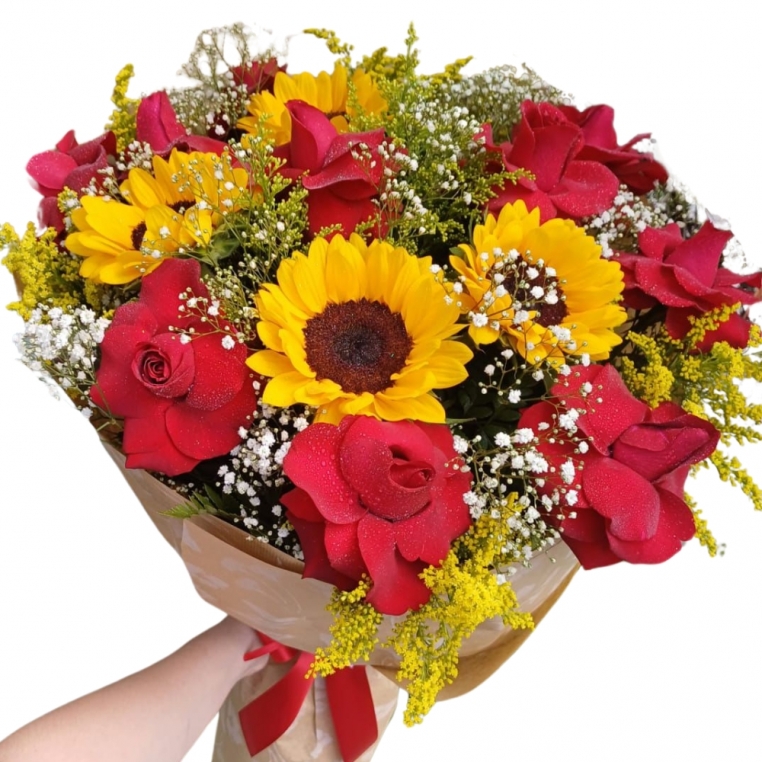 Buquê com Rosas Vermelhas e Girassóis