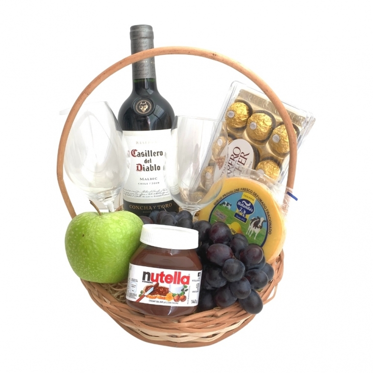 Cesta de vinho com chocolates Cesta de vinho com chocolates